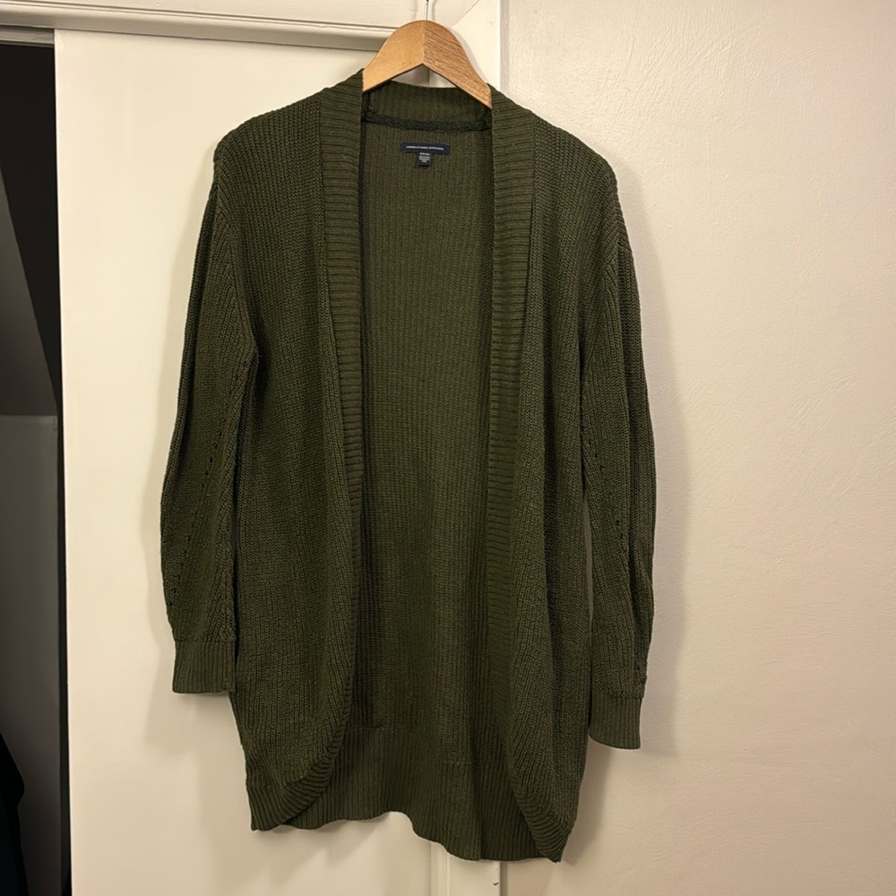 American Eagle hunter green cardigan with pockets